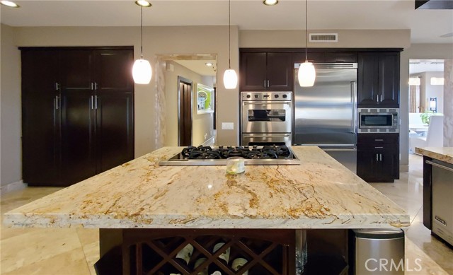 34 Sunset Cove, Newport Coast CA: https://media.crmls.org/medias/42ff272c-e59f-47ee-b173-b6b0d010de00.jpg