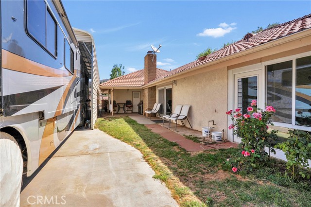 37581 Oak Mesa Drive, Yucaipa CA: https://media.crmls.org/medias/4300247b-5dcb-43a3-bfb8-dd967193268b.jpg