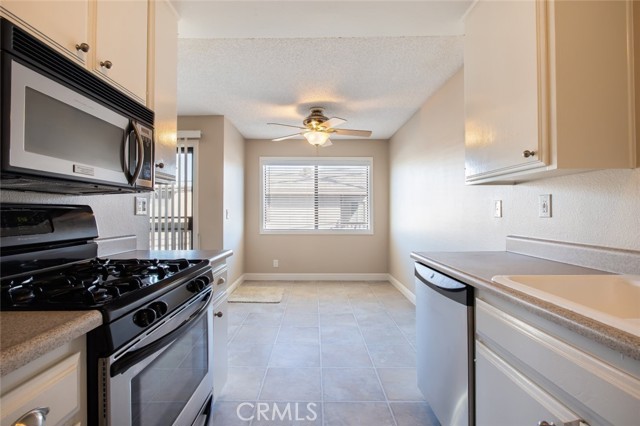 Detail Gallery Image 3 of 21 For 4775 E Pacific Coast Hwy #204,  Long Beach,  CA 90804 - 2 Beds | 2 Baths