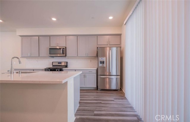 Detail Gallery Image 5 of 29 For 20625 Desert Ash, Winnetka,  CA 91306 - 4 Beds | 4 Baths