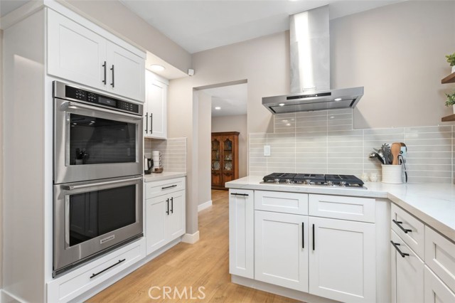 6207 Capistrano Avenue, Woodland Hills CA: https://media.crmls.org/medias/4301624a-b1b6-4f45-87ae-fc783ae1b04a.jpg