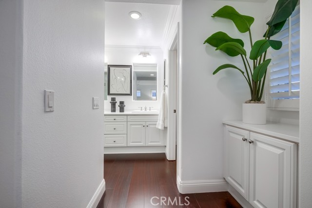 2569 Bungalow Place, Corona del Mar CA: https://media.crmls.org/medias/43017f19-5c95-4fed-b56c-546885721022.jpg