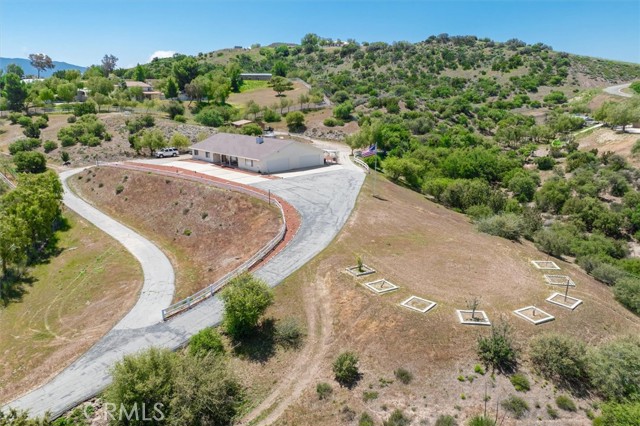 13700 Summit Knoll Road, Agua Dulce CA: https://media.crmls.org/medias/43018a05-54e2-465e-a52d-5397460fd84a.jpg