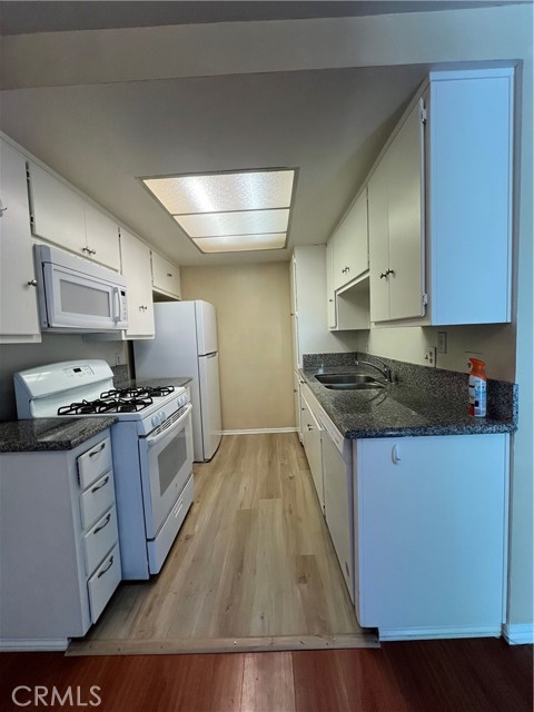 Detail Gallery Image 3 of 23 For 1229 Edwards #38,  Redlands,  CA 92374 - 2 Beds | 2 Baths