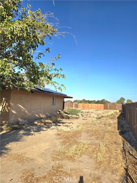 41042 163rd St E, Lancaster CA: https://media.crmls.org/medias/43026a58-f20a-47e1-bc7f-a02dd02b9985.jpg