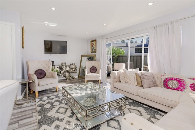 Detail Gallery Image 34 of 37 For 11311 Tampa Ave #22,  Porter Ranch,  CA 91326 - 3 Beds | 1/2 Baths