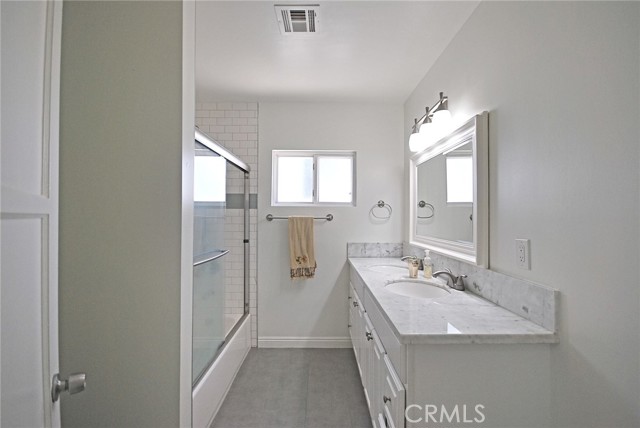 10622 Zelzah Avenue, Granada Hills CA: https://media.crmls.org/medias/43035605-5d37-4339-883f-318c19fc42b3.jpg