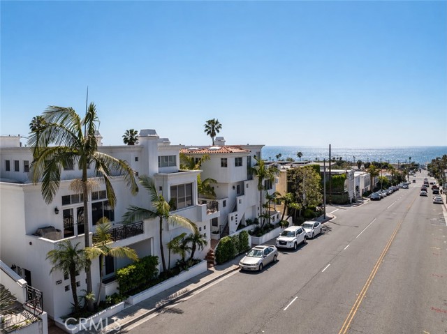 720 Manhattan Beach, Manhattan Beach, California 90266, 2 Bedrooms Bedrooms, ,2 BathroomsBathrooms,Residential,For Sale,Manhattan Beach,SB26077067