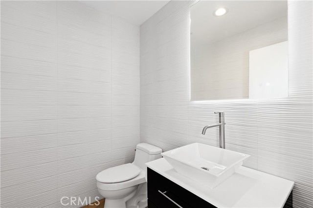 Detail Gallery Image 14 of 37 For 2746 Rinconia Dr, Los Angeles,  CA 90068 - 4 Beds | 3/1 Baths