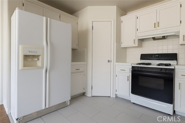 Detail Gallery Image 6 of 29 For 18619 Collins #F29,  Tarzana,  CA 91356 - 2 Beds | 2 Baths