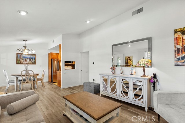 Detail Gallery Image 13 of 39 For 19226 Avenue of the Oaks a,  Newhall,  CA 91321 - 2 Beds | 1 Baths