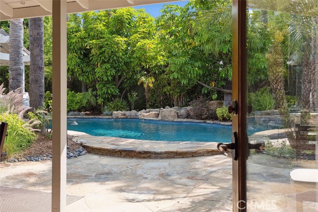 4520 El Caballero Drive, Tarzana CA: https://media.crmls.org/medias/4306c9b8-96d1-4b28-9ad2-9c405ce2ba5c.jpg