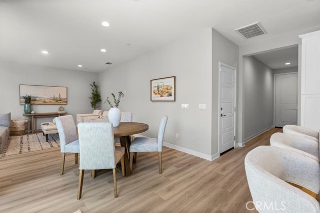 3930 E Crisanta Privado, Ontario CA: https://media.crmls.org/medias/43071003-88dd-401e-b7f7-188c406aed4a.jpg