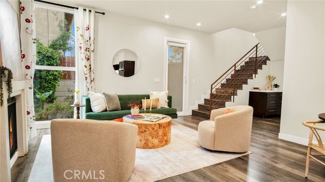 Detail Gallery Image 6 of 45 For 9237 Wakefield Ave #11,  Panorama City,  CA 91402 - 4 Beds | 3/1 Baths