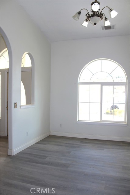 Detail Gallery Image 11 of 32 For 26180 Horizon St, Apple Valley,  CA 92308 - 4 Beds | 3 Baths