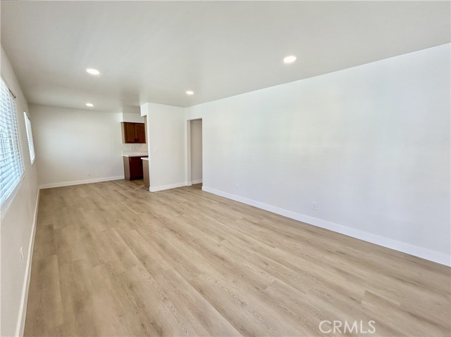 895 N Euclid Avenue, Pasadena CA: https://media.crmls.org/medias/4307cfb9-c01a-40e3-938a-ec783f1723c1.jpg
