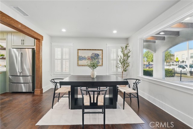 2111 S Bronson Ave, Los Angeles CA: https://media.crmls.org/medias/43080891-db56-41d8-a6e7-4ca76d37cbb8.jpg
