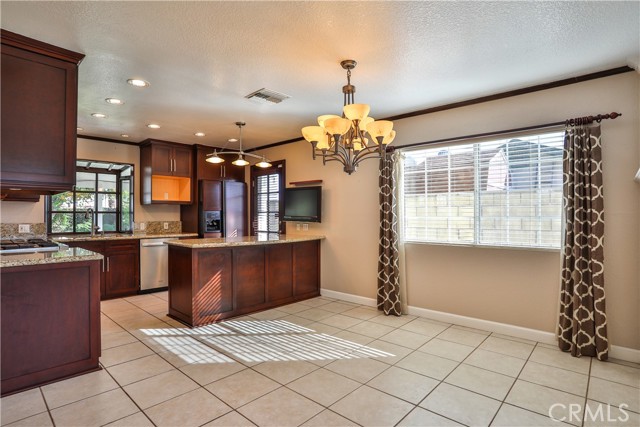 Detail Gallery Image 10 of 34 For 428 Ferrero Ln, La Puente,  CA 91744 - 4 Beds | 2 Baths