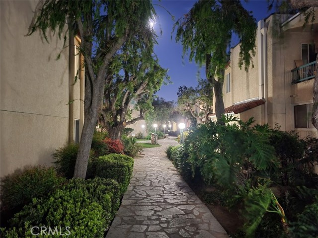 Detail Gallery Image 20 of 25 For 18307 Burbank Bld #14,  Tarzana,  CA 91356 - 2 Beds | 2 Baths