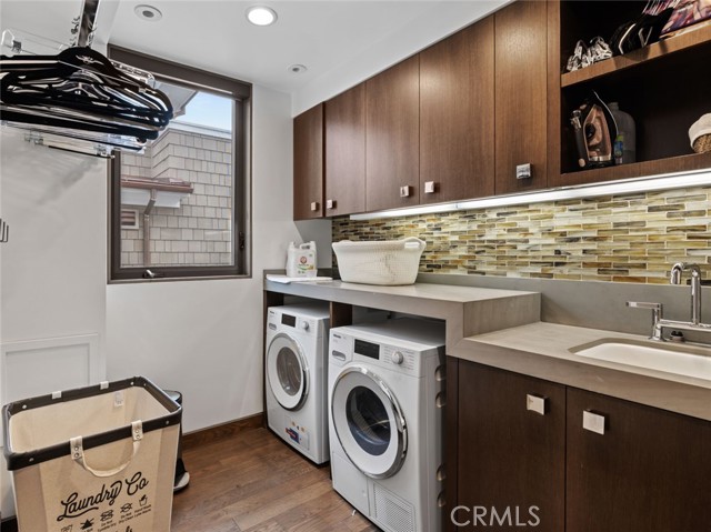 8 Beacon Bay, Newport Beach CA: https://media.crmls.org/medias/430a8533-d7ef-4c7e-85f4-e8bb9d6314d4.jpg