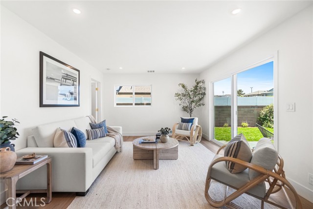 22748 Samuel Street, Torrance CA: https://media.crmls.org/medias/430b2582-f60d-40ac-97b8-d1b04b20645c.jpg