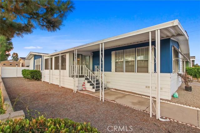 Detail Gallery Image 1 of 10 For 3595 Santa Fe Ave, #33, Long Beach,  CA 90810 - 3 Beds | 2 Baths