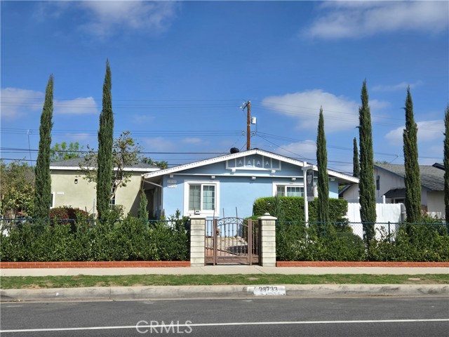 Detail Gallery Image 1 of 13 For 23733 Vanowen St, West Hills,  CA 91307 - 3 Beds | 2 Baths