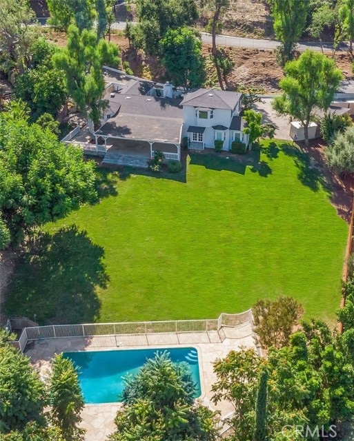 Detail Gallery Image 5 of 25 For 4800 Brewster Dr, Tarzana,  CA 91356 - 4 Beds | 4 Baths