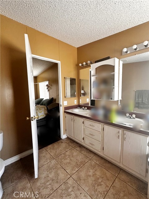 2140 Mentone Boulevard, Mentone CA: https://media.crmls.org/medias/430c06e1-5f5e-4520-917d-4f86e1e174f9.jpg