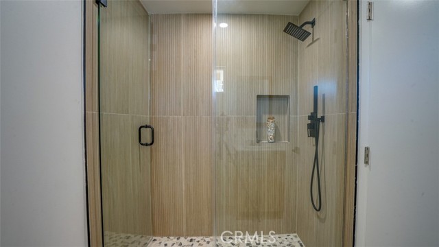 16347 Tupper Street, North Hills CA: https://media.crmls.org/medias/430c7ba0-806e-4ab2-b43b-d7b0194a827e.jpg