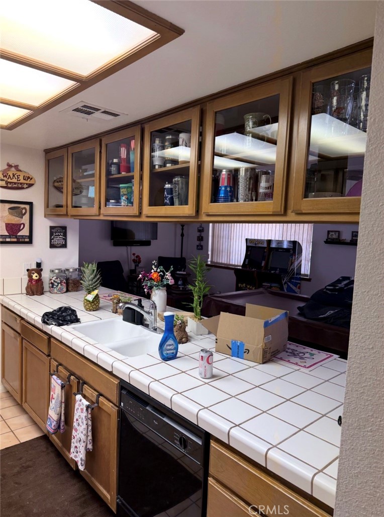 https://media.crmls.org/medias/430d43ee-375e-4910-a6e0-db770e9477eb.jpg?preset=X-Large
