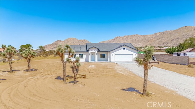 Detail Gallery Image 5 of 35 For 23650 Pala Ln, Apple Valley,  CA 92307 - 4 Beds | 2 Baths