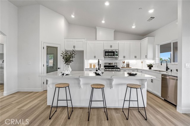 Detail Gallery Image 12 of 38 For 21035 Forest Glen, Madera,  CA 93638 - 4 Beds | 3 Baths