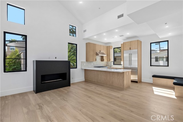 Detail Gallery Image 2 of 20 For 700 1/2 Iris, Corona Del Mar,  CA 92625 - 2 Beds | 2/1 Baths