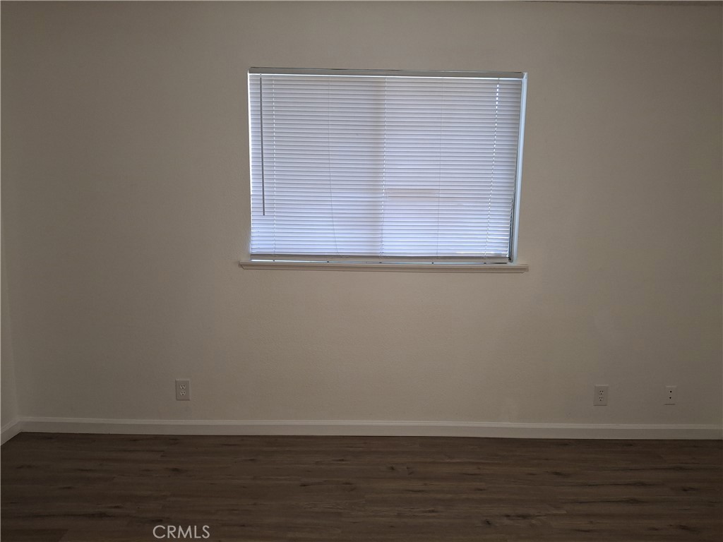 https://media.crmls.org/medias/430e1e15-0c96-4c5e-b510-6a8d6c440d68.jpg?preset=X-Large