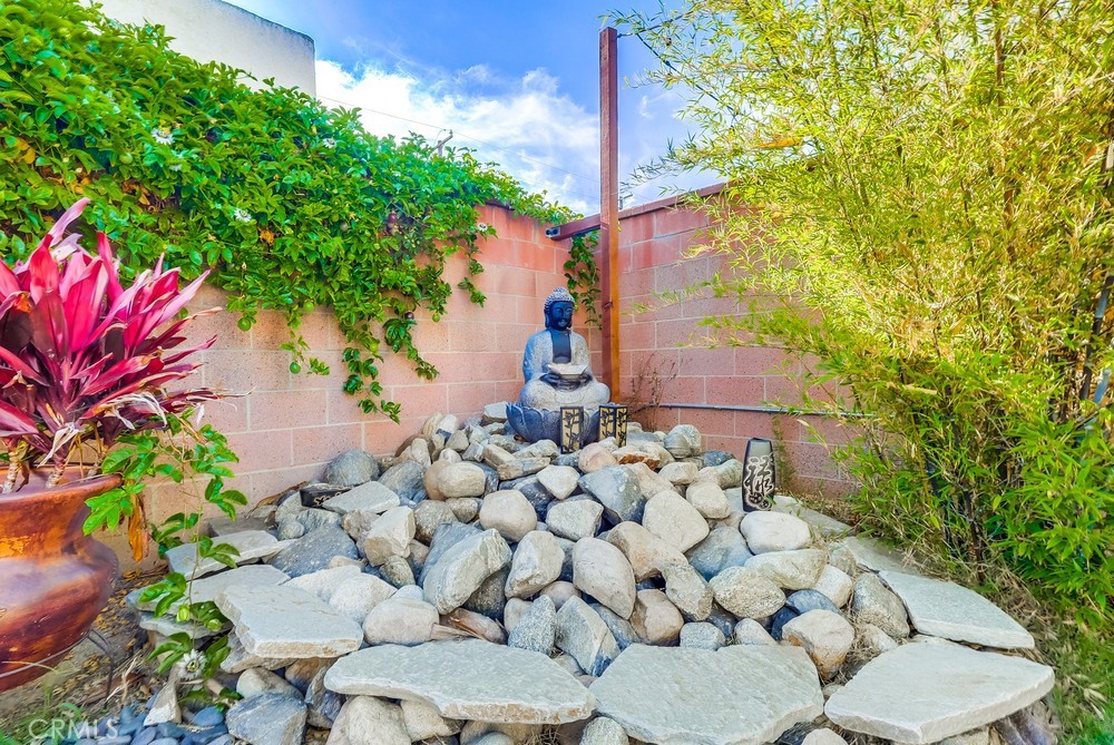https://media.crmls.org/medias/430f119d-1665-447b-91bd-44f09d4e6617.jpg?preset=X-Large