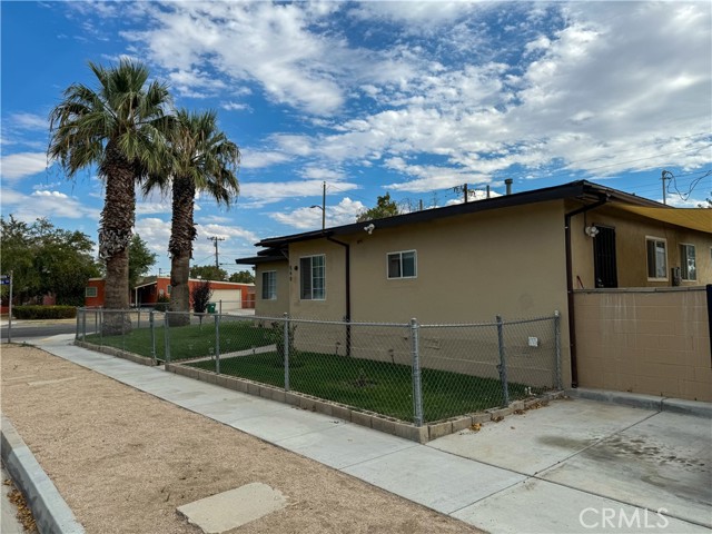 Detail Gallery Image 3 of 6 For 860 W Holguin St, Lancaster,  CA 93534 - 4 Beds | 2 Baths