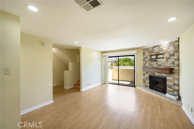 555 West Wilson Avenue, 3 photo 5