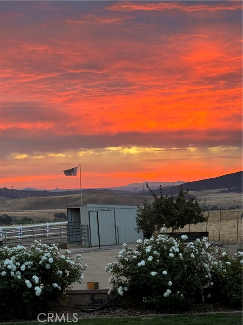 39662 86th W Street, Leona Valley CA: https://media.crmls.org/medias/431108a1-7116-46d1-8be0-71274bf4ef19.jpg