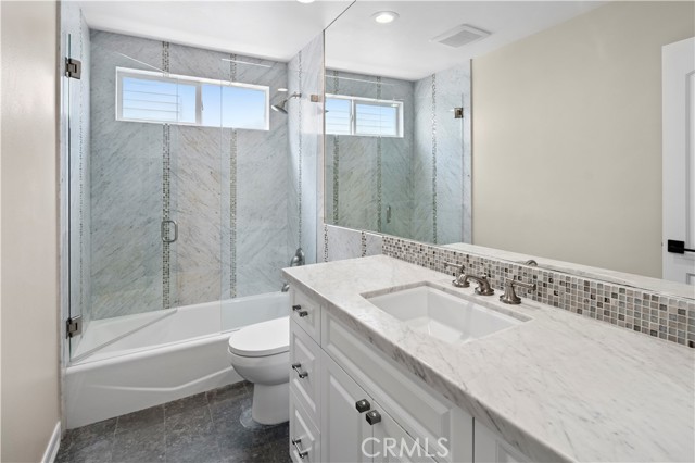 412 Poinsettia Avenue, Corona del Mar CA: https://media.crmls.org/medias/4311c8fc-bf8f-4c13-a3ac-fbb42f93e369.jpg