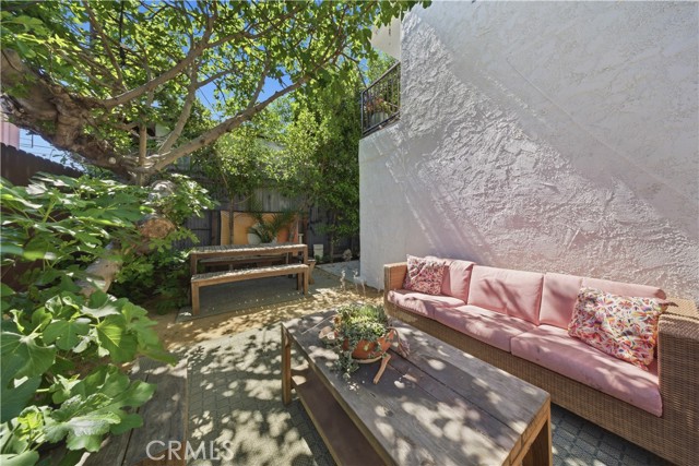 Detail Gallery Image 34 of 40 For 1572 S Ridgeley, Los Angeles,  CA 90019 - 4 Beds | 3 Baths