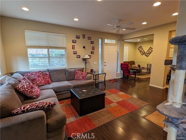 Detail Gallery Image 3 of 14 For 27976 Trillium Ln, Valencia,  CA 91354 - 3 Beds | 3 Baths