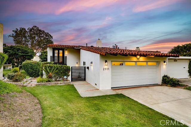 2111 Vista Entrada, Newport Beach CA: https://media.crmls.org/medias/4312828f-ba0d-407f-953c-35f9d4da119a.jpg
