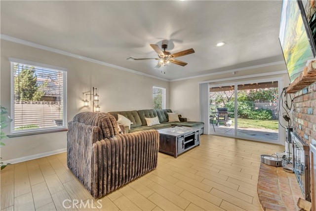Detail Gallery Image 9 of 39 For 43100 Cherbourg, Lancaster,  CA 93536 - 3 Beds | 2 Baths