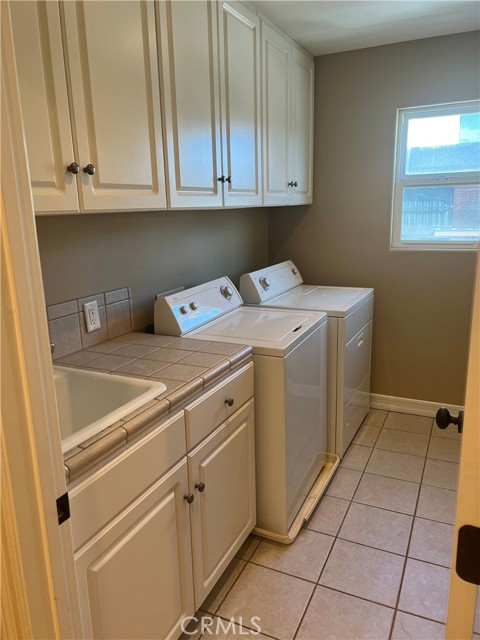 Detail Gallery Image 27 of 47 For 121 21st, Huntington Beach,  CA 92648 - 3 Beds | 4/1 Baths