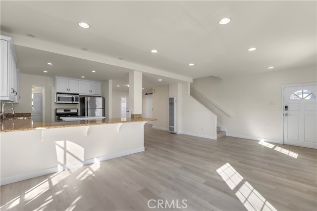 207 16th Street, Hermosa Beach CA: https://media.crmls.org/medias/4313cb3e-d922-4e46-9791-2dee6c2d386a.jpg