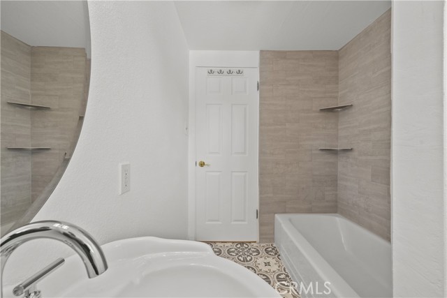 Detail Gallery Image 27 of 32 For 22459 Guadilamar Dr, Saugus,  CA 91350 - 3 Beds | 2 Baths