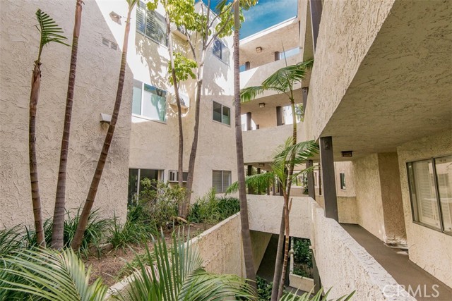 Detail Gallery Image 31 of 36 For 8400 De Longpre Ave #215,  West Hollywood,  CA 90069 - 2 Beds | 2 Baths