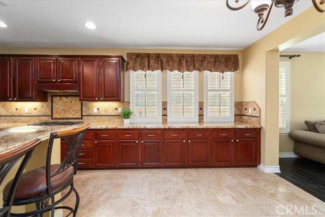 Detail Gallery Image 18 of 59 For 4061 Elderberry Cir, Corona,  CA 92882 - 4 Beds | 4/1 Baths