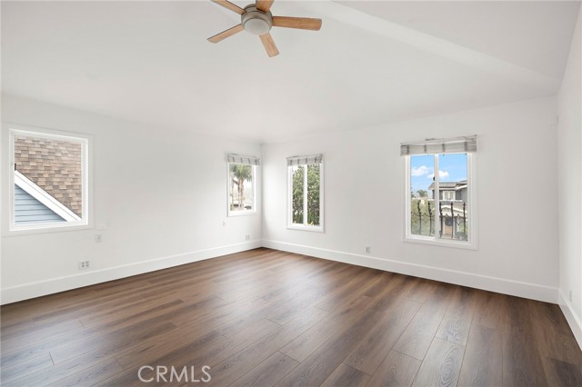 Detail Gallery Image 21 of 35 For 377 Roycroft Ave, Long Beach,  CA 90814 - 4 Beds | 2/1 Baths